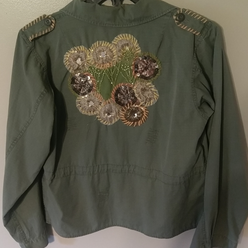 🔥🔥SALE🔥🔥
Green Jacket - Picture 3 of 8